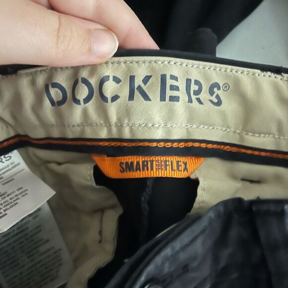 Dockers Ultimate Chino Slim Fit Smart Flex Black Pants Size 28w/30L - Picture 6 of 10